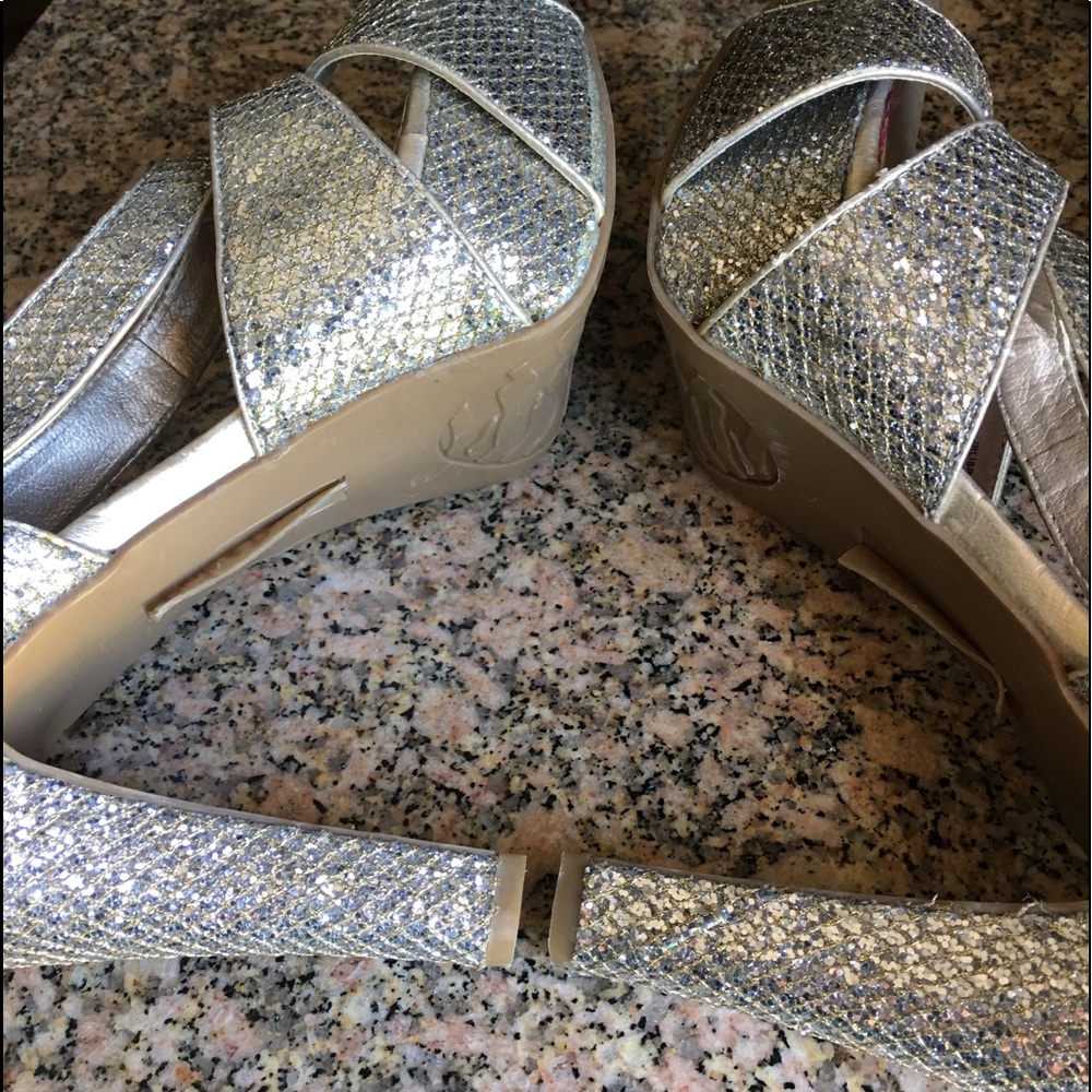 Pink & Pepper 5 Inch Gold Platforms - Picture 5 of 8